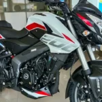 TVS Raider के तोते उड़ने मार्केट में आई Bajaj Pulsar NS200, 200cc के इंजन और जबरदस्त माइलेज के साथ!